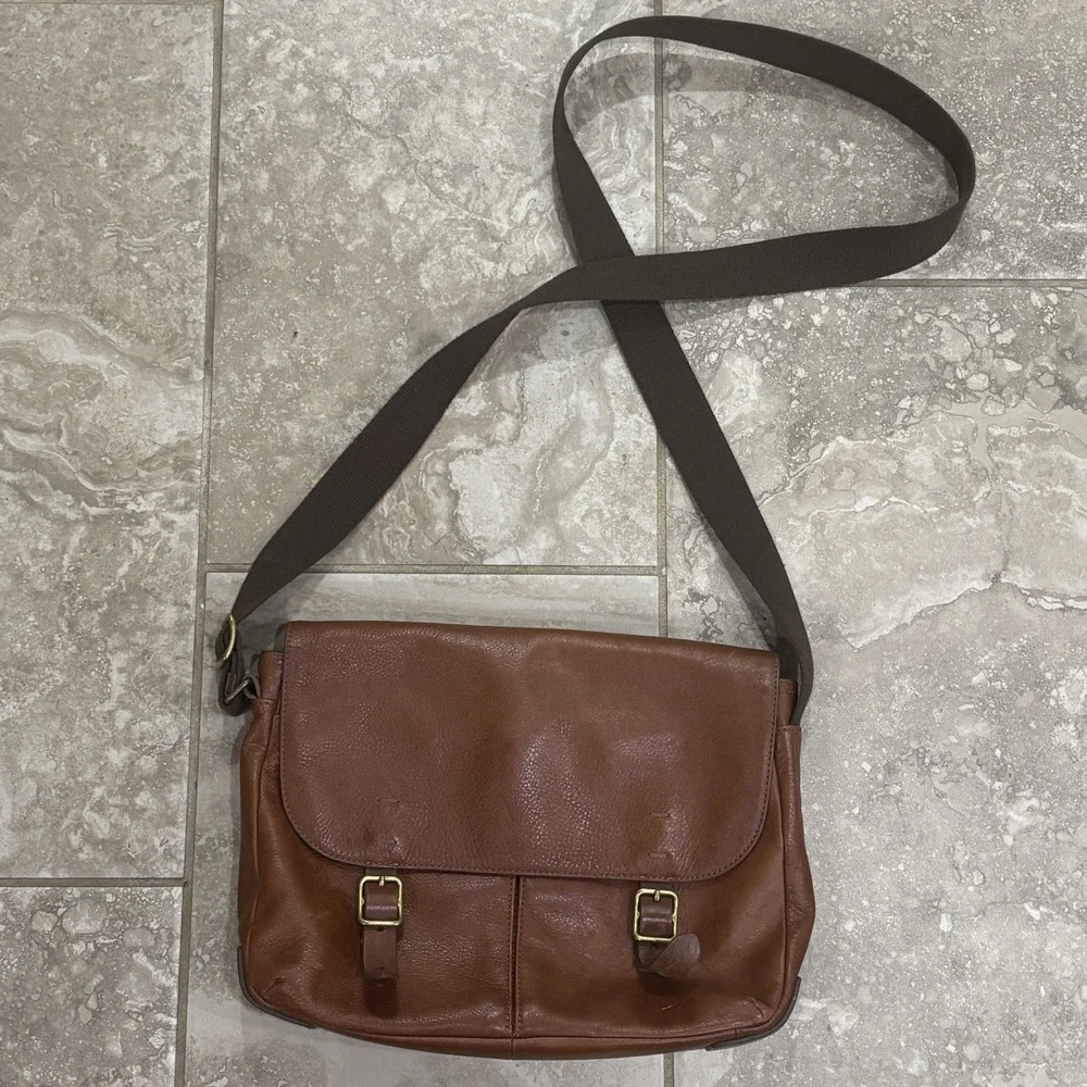 Fossil Men's Buckner Leather Messenger Bag‎